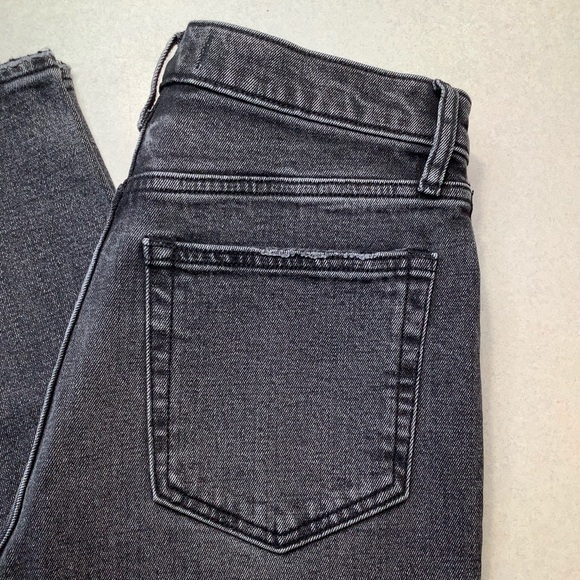 ❗️SOLD❗️A&F Ankle Straight Ultra High Rise 28 Regular Ripped Washed Black NWOT - Picture 4 of 8